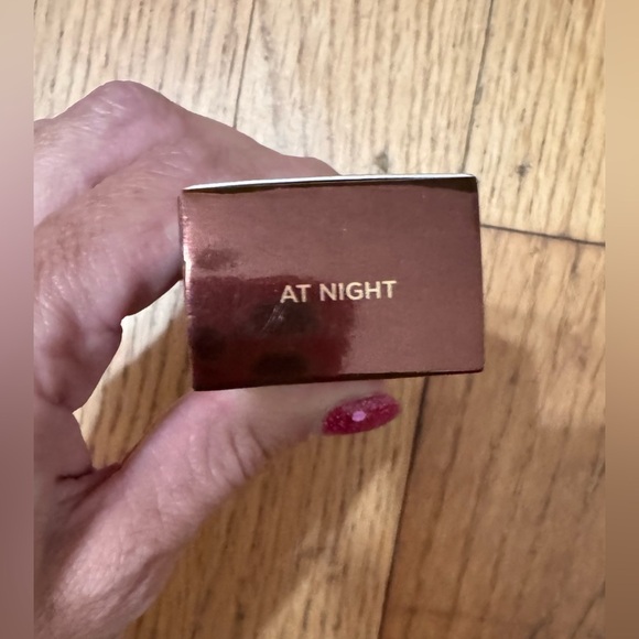 HOURGLASS N° 28 Lip Treatment Oil in At Night - Picture 4 of 4